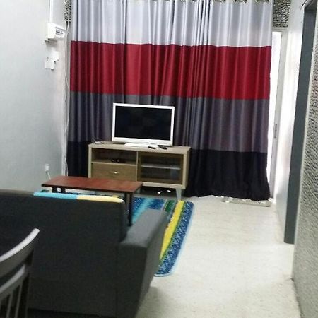 Baiti Homestay Gambang Bagian luar foto