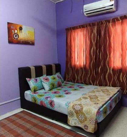Baiti Homestay Gambang Bagian luar foto
