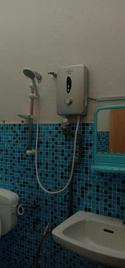 Baiti Homestay Gambang Bagian luar foto