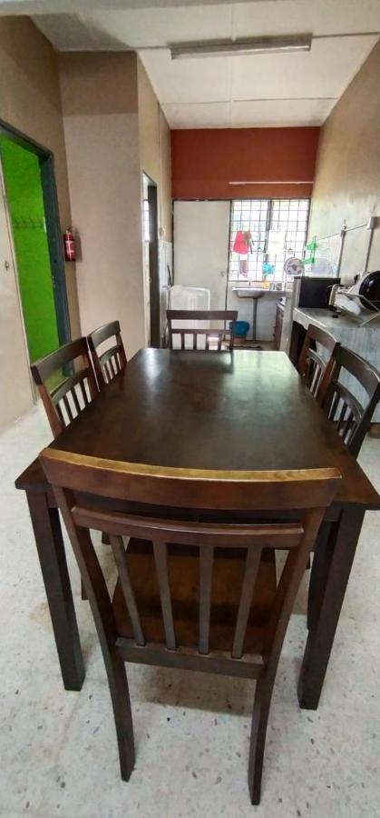 Baiti Homestay Gambang Bagian luar foto