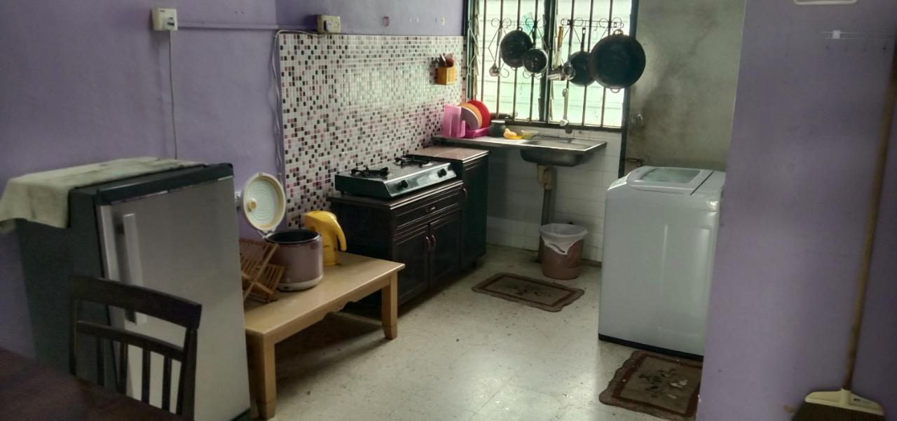 Baiti Homestay Gambang Bagian luar foto